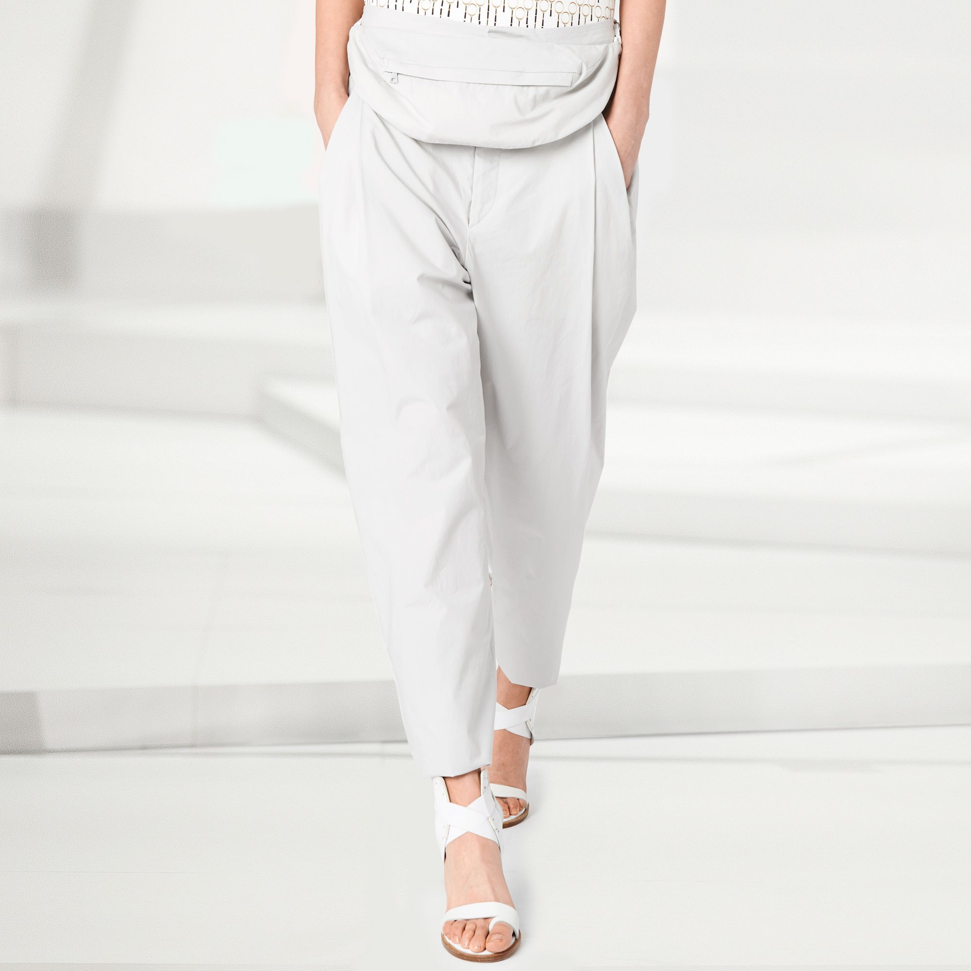 Lacoste Fashion Show trousers in cotton and linen. Women