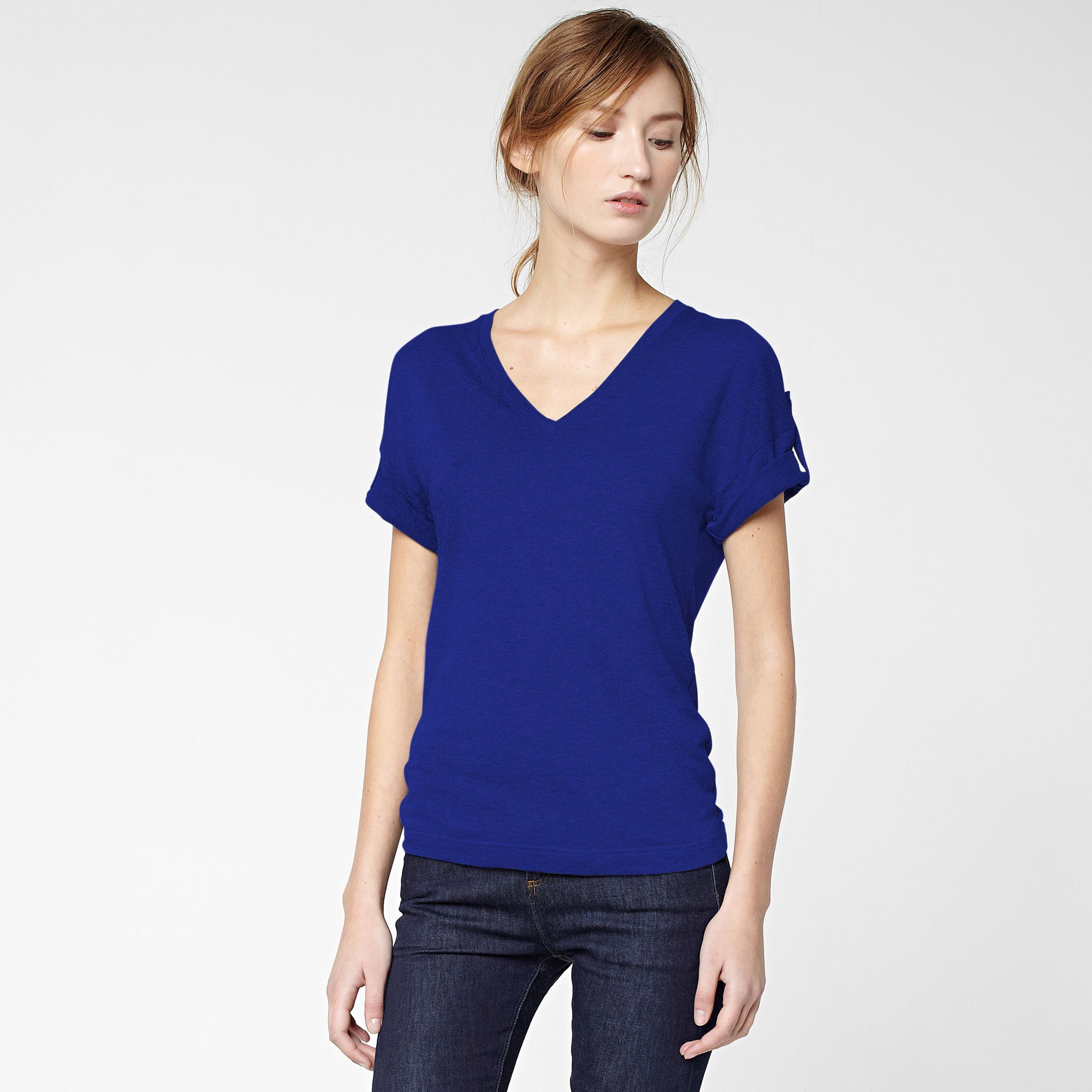 V-neck tee-shirt with roll-up sleeves